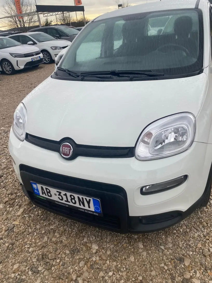 Alquila un coche en Tirana