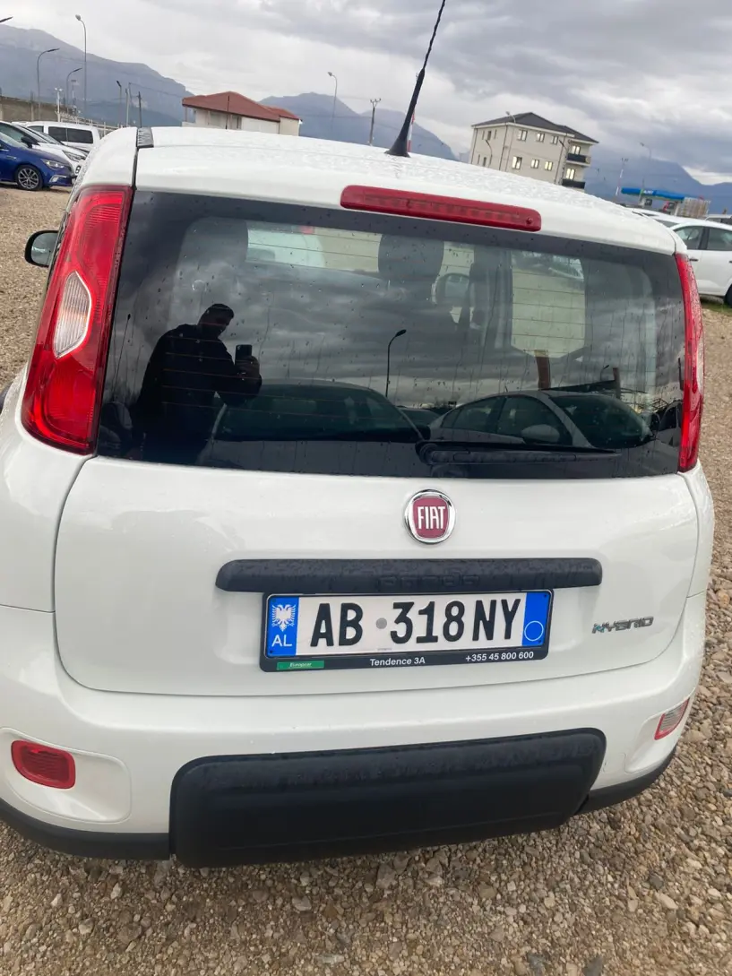 Alquila un coche en Tirana