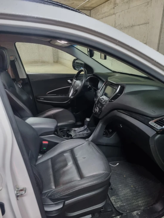 Wynajmij Hyundai Santa Fe z 2014 roku w Tirana