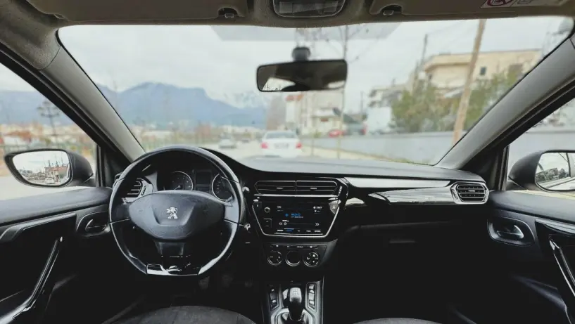 Louer une voiture à Tirana