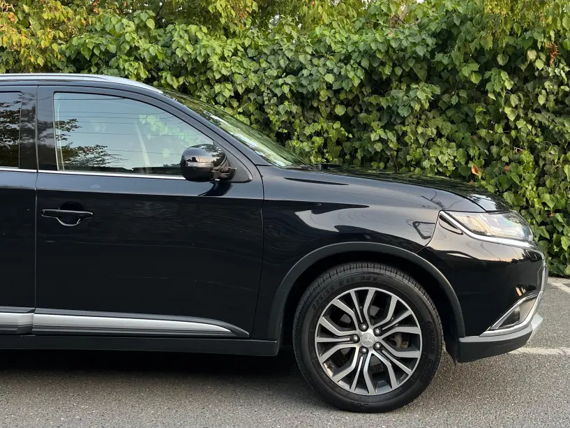 Merrni me qira një makinë në Tirana