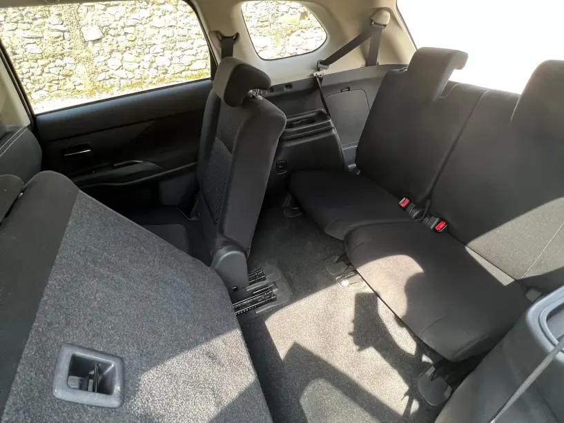 Merrni me qira një makinë në Tirana