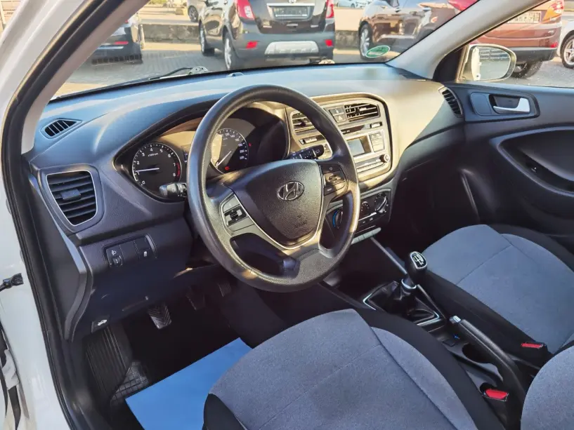 Alquila un coche en Tirana