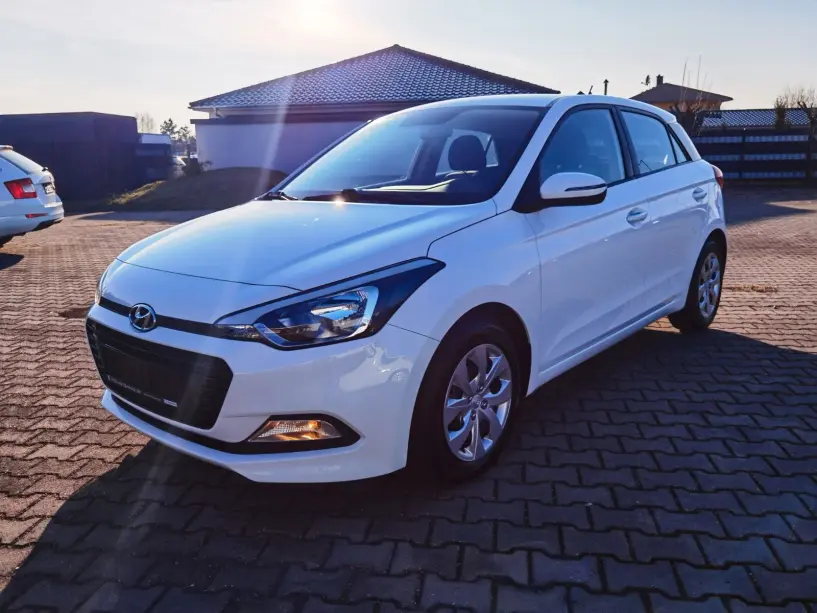 Alquila un coche en Tirana