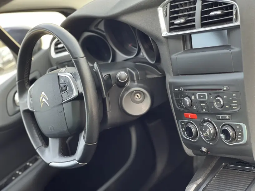 Noleggia un'auto a Tirana