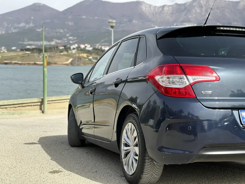 Noleggia un'auto a Tirana