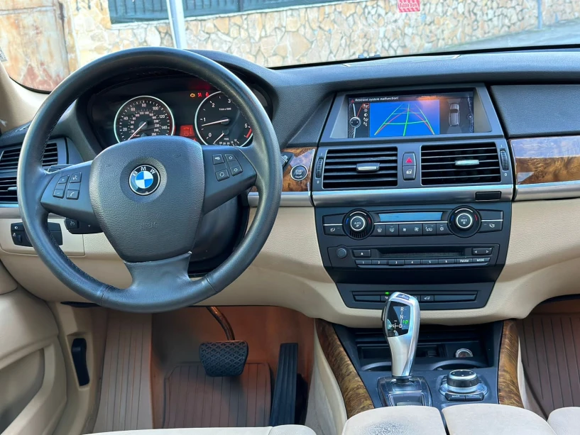 Alquila un coche en Tirana