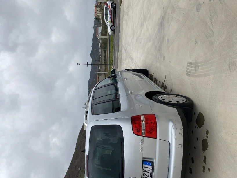 Alquila un coche en Tirana