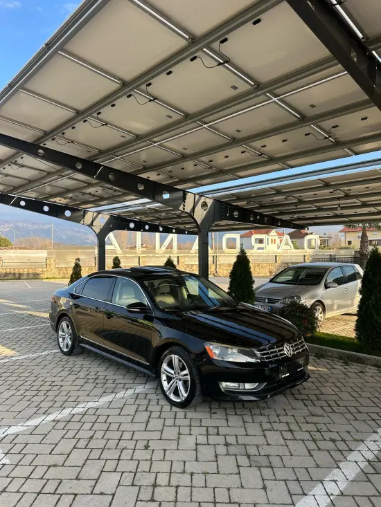 Wynajmij Volkswagen Passat z 2012 roku w Tirana
