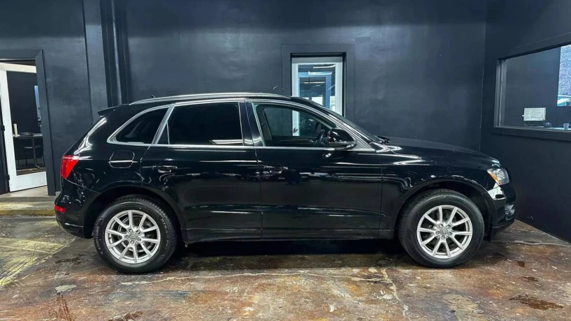 Merrni me qira një makinë në Tirana