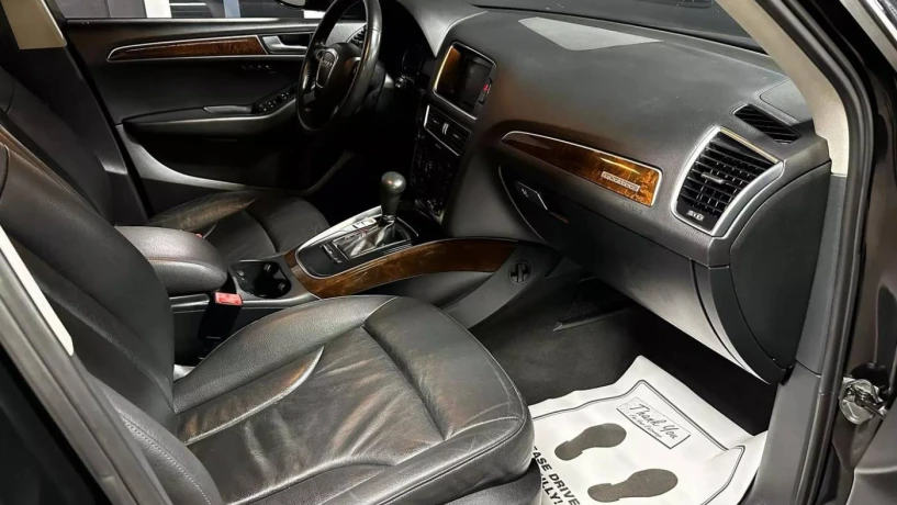 Merrni me qira një makinë në Tirana