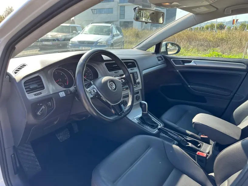 Louer une voiture à Tirana