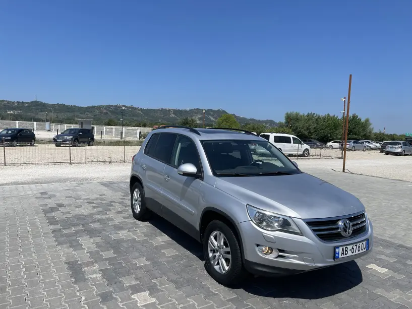 Merrni me qira një makinë në Tirana