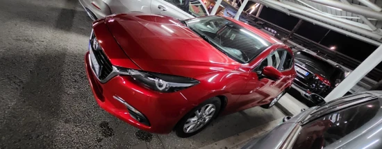 Alquila un 2019 Mazda 3 en Tirana