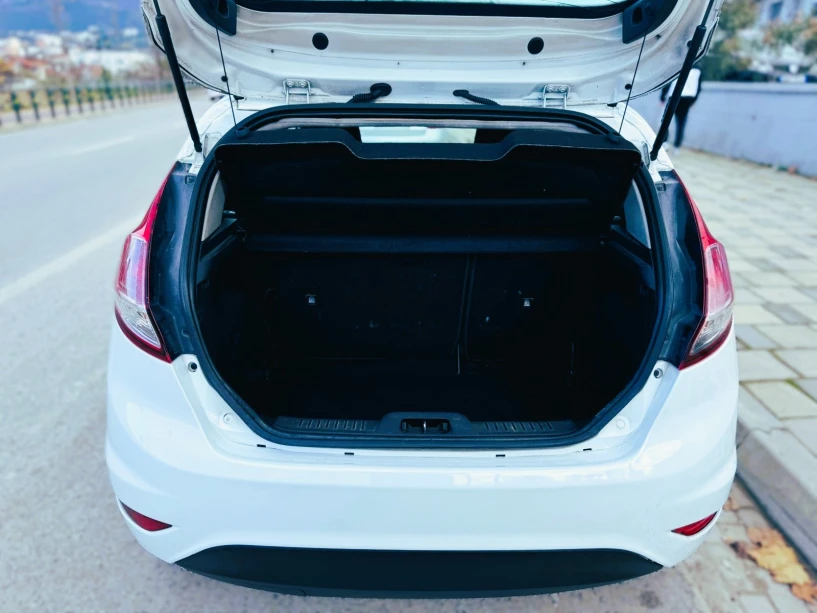 Alquila un coche en Tirana