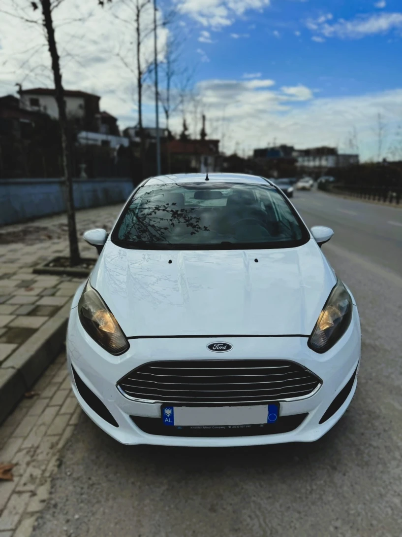 Alquila un coche en Tirana