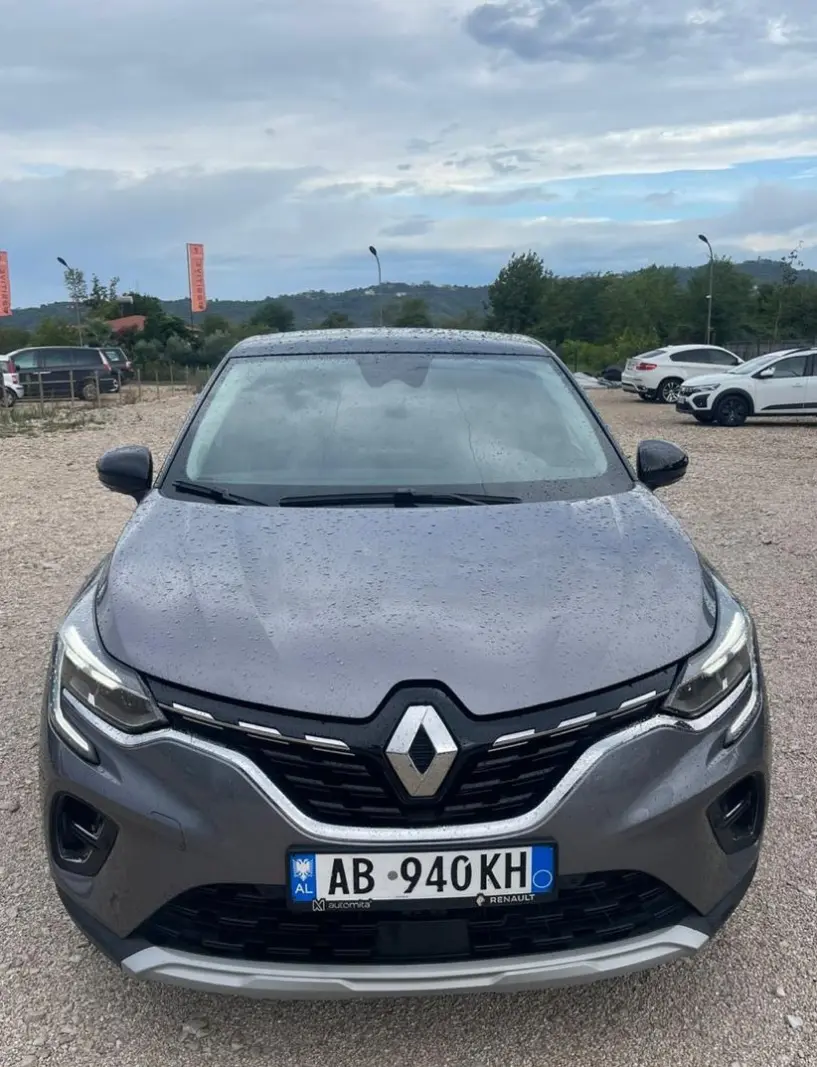 Merrni me qira një makinë në Tirana