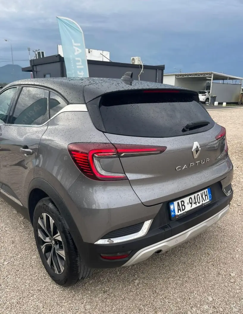 Merrni me qira një makinë në Tirana