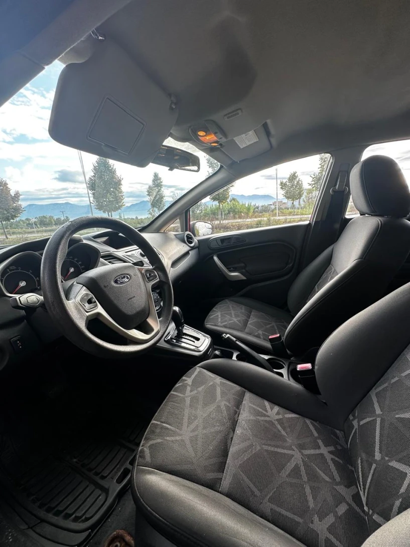 Merrni me qira një makinë në Tirana