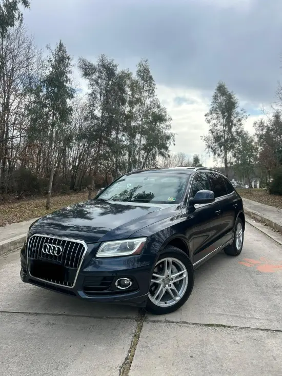 Wynajmij Audi Q5 z 2015 roku w Tirana