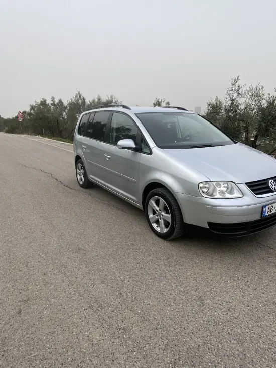 Rent a 2008 Volkswagen Touran in Tirana