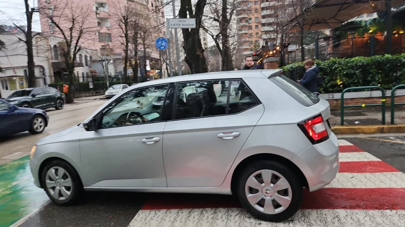 Noleggia un'auto a Tirana