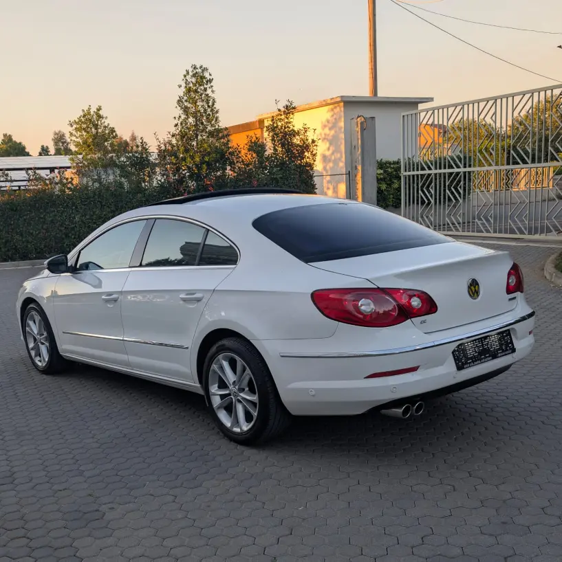 Alquila un coche en Tirana