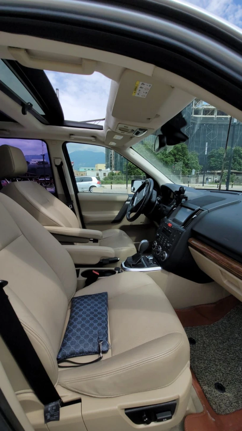 Merrni me qira një makinë në Tirana