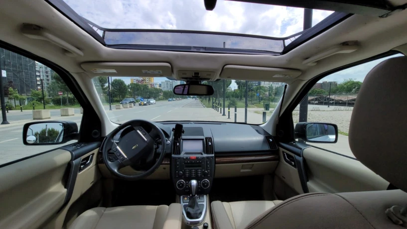 Merrni me qira një makinë në Tirana