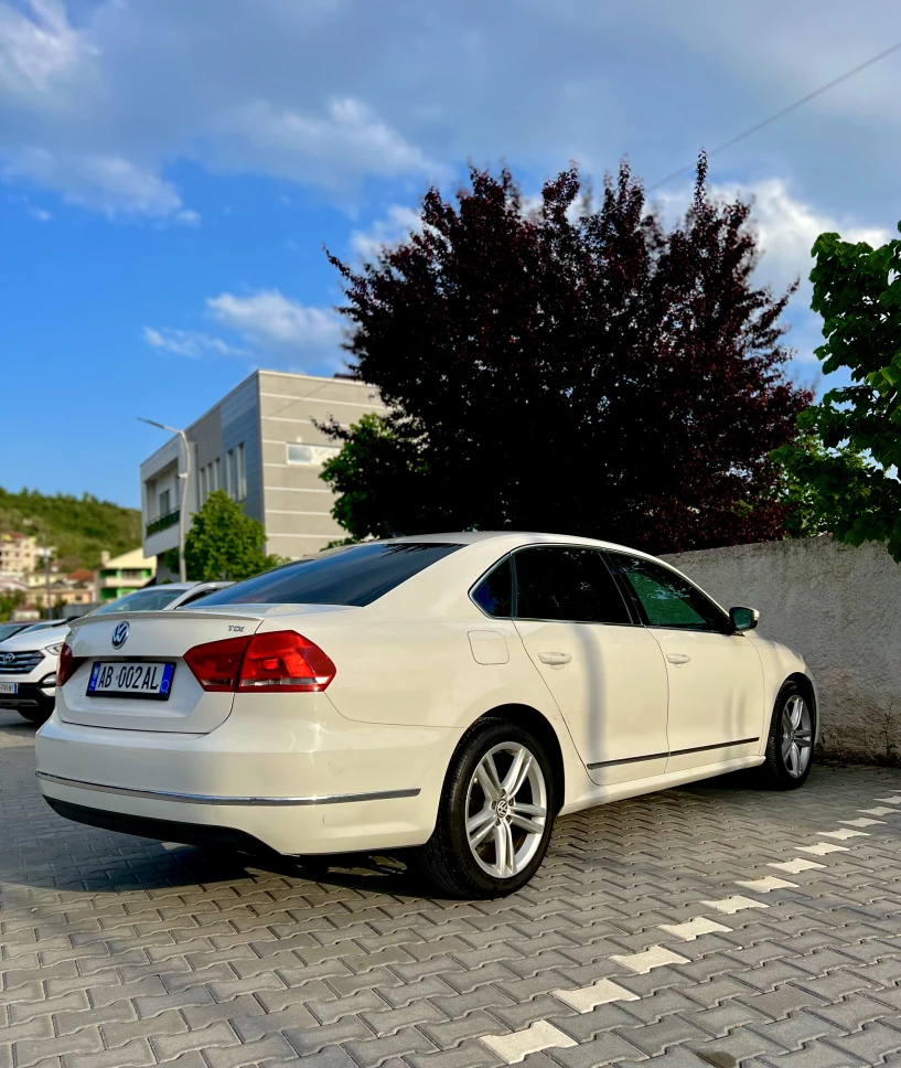 Alquila un coche en Tirana