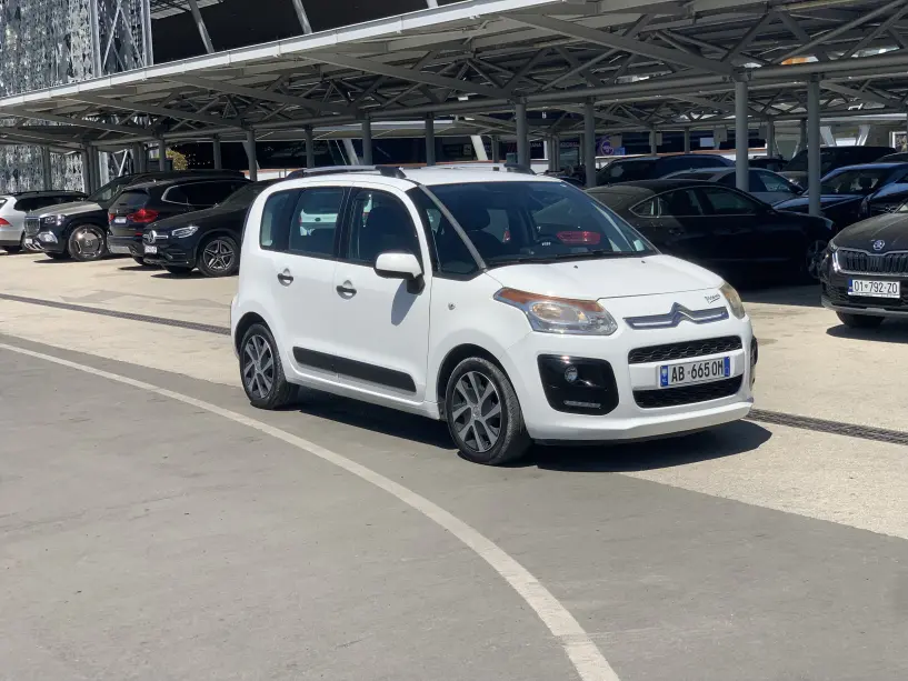 Rent a car in Tirana