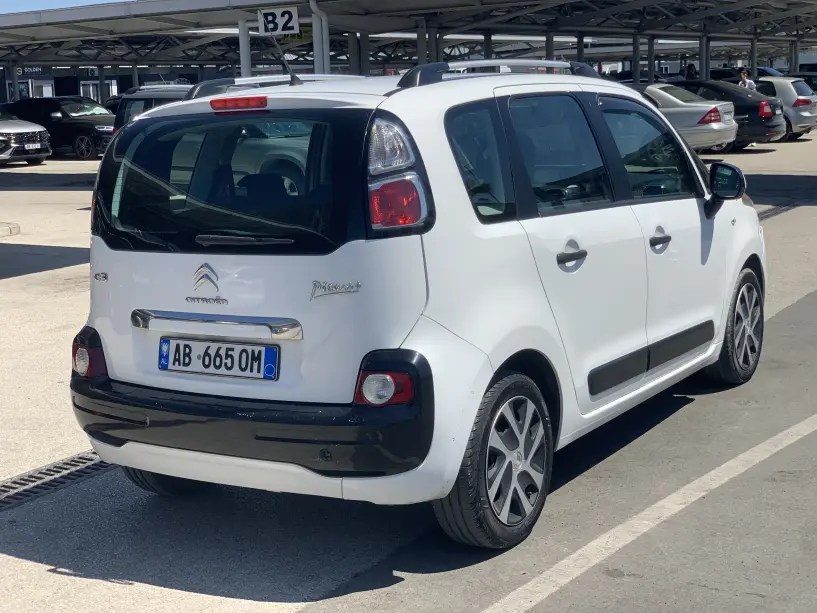 Rent a car in Tirana