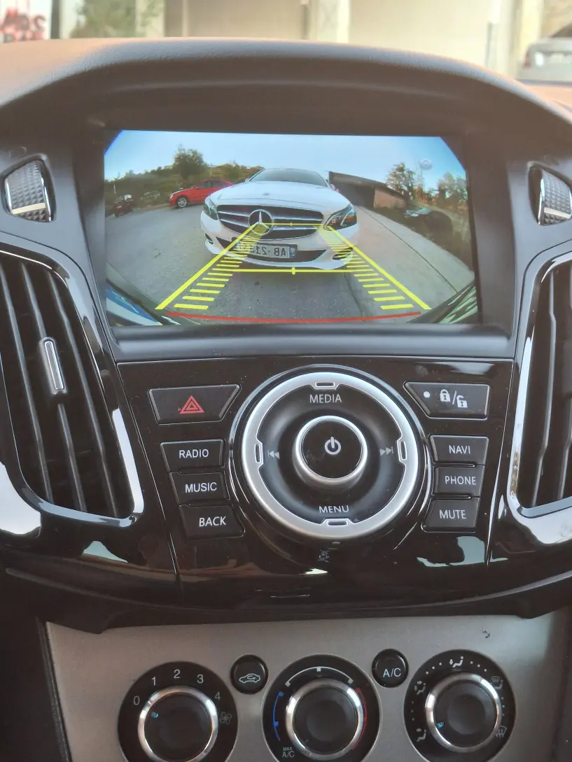 Merrni me qira një makinë në Tirana