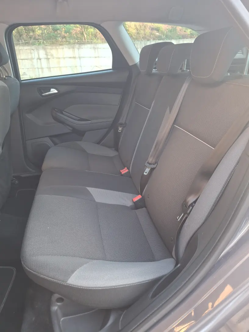 Merrni me qira një makinë në Tirana