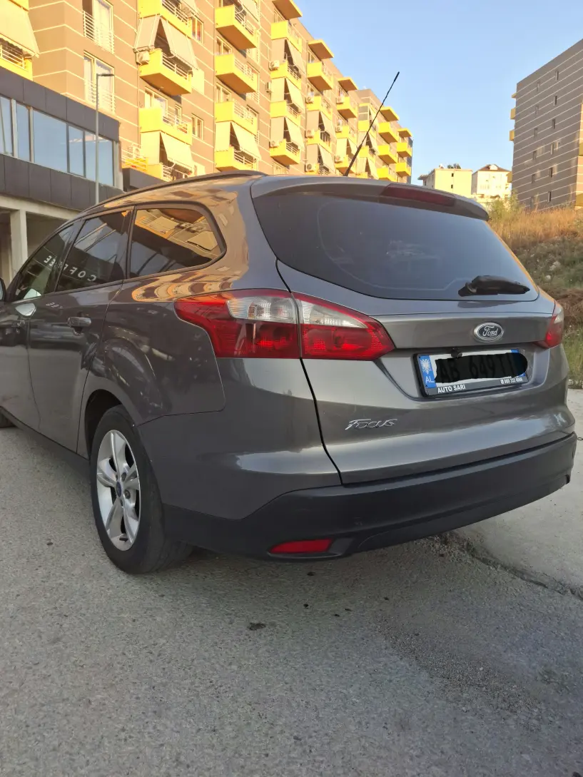 Merrni me qira një makinë në Tirana