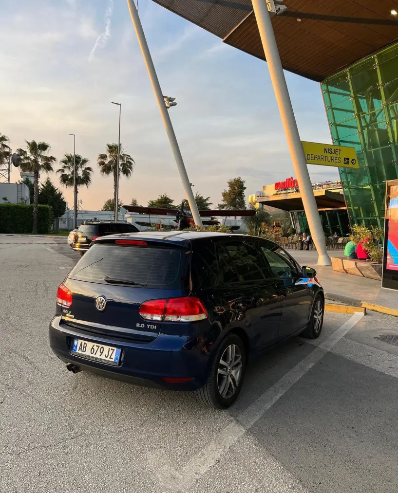 Noleggia un'auto a Tirana