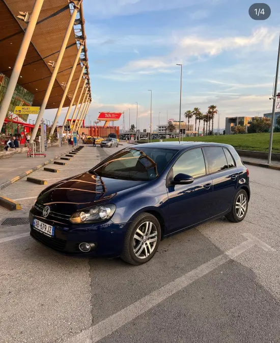 Noleggia una Volkswagen Golf 6 dell'anno 2012 a Tirana