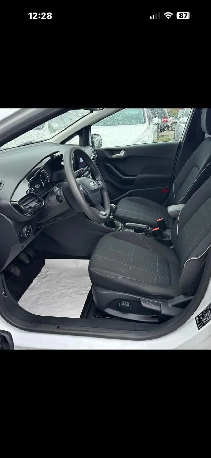 Merrni me qira një makinë në Tirana