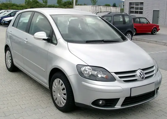 Rent a 2005 Volkswagen Golf 5 in Tirana