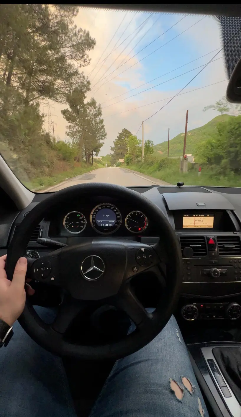 Wynajmij samochód w Tirana