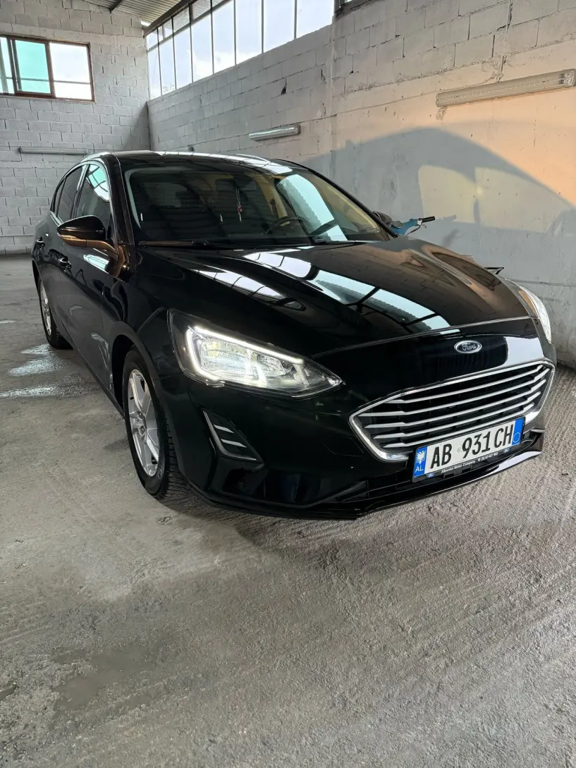 Alquila un coche en Tirana