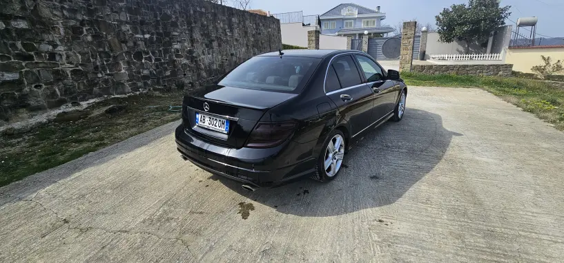 Louer une voiture à Tirana