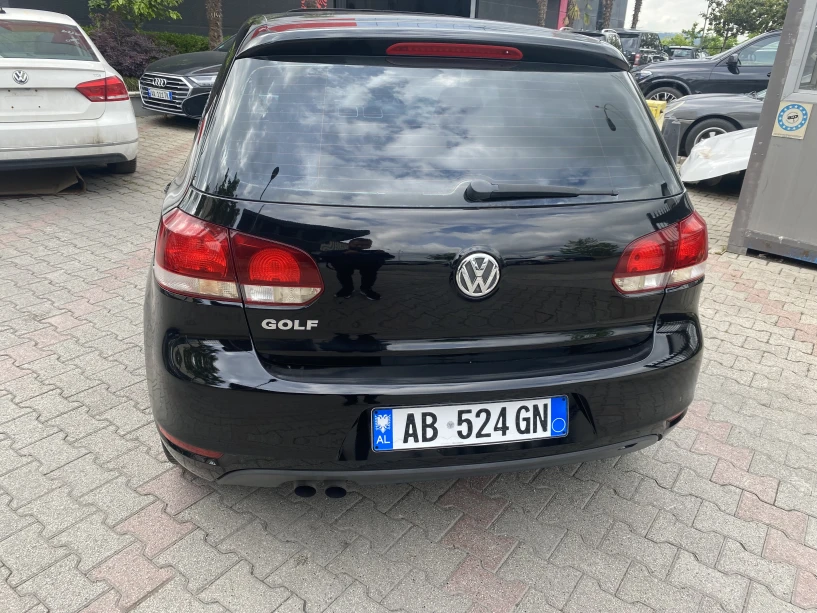 Alquila un coche en Tirana