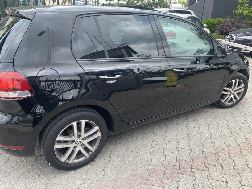 Alquila un coche en Tirana