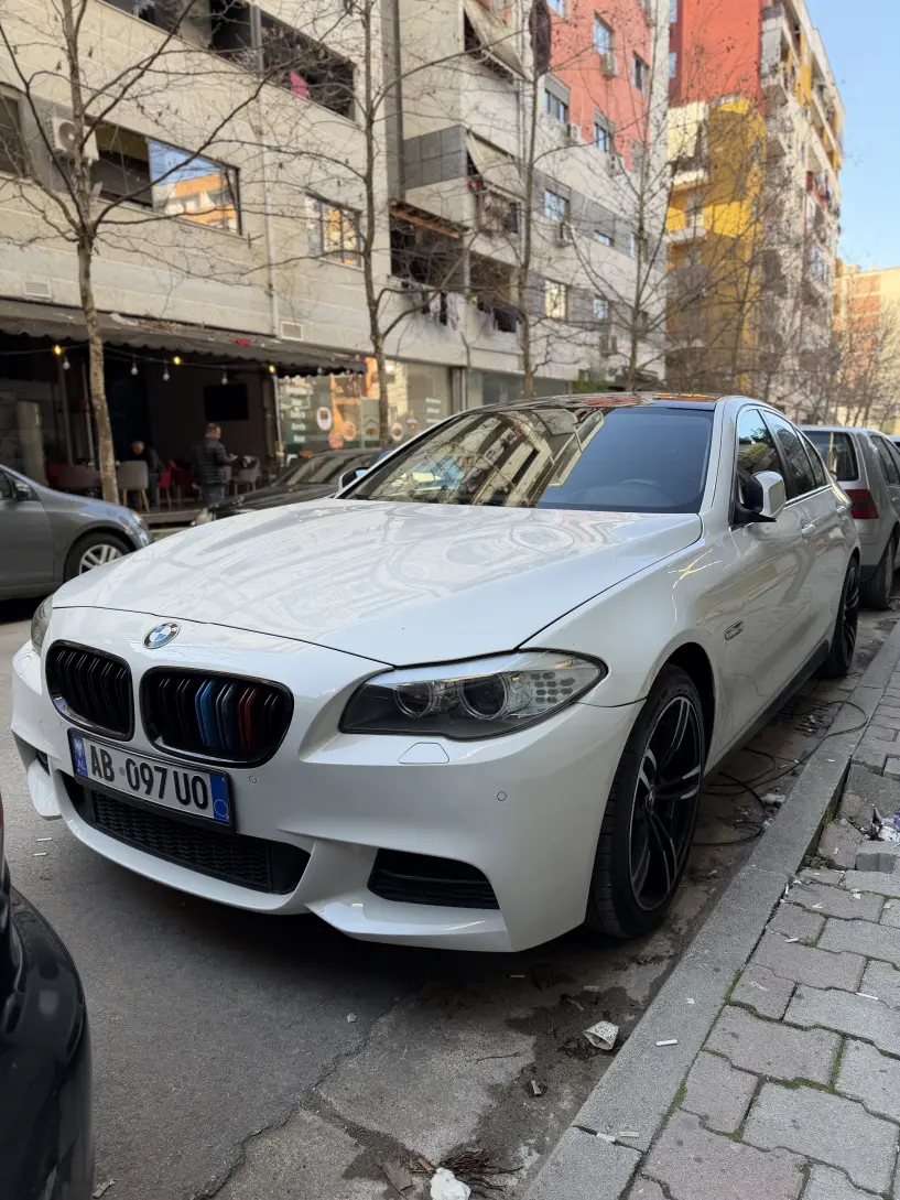 Alquila un coche en Tirana