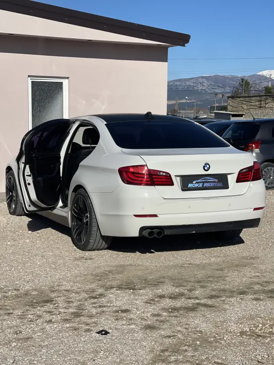 Merrni me qira një BMW 520 të vitit 2012 në Tirana