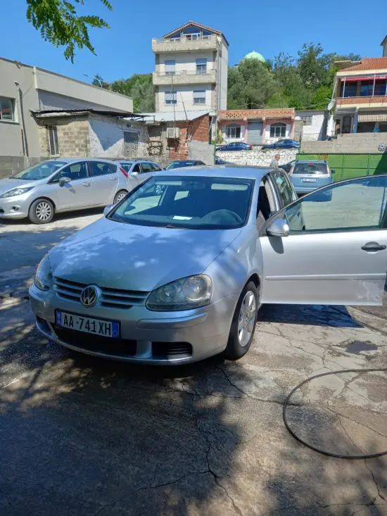 Rent a 2005 Volkswagen Golf 5 in Tirana