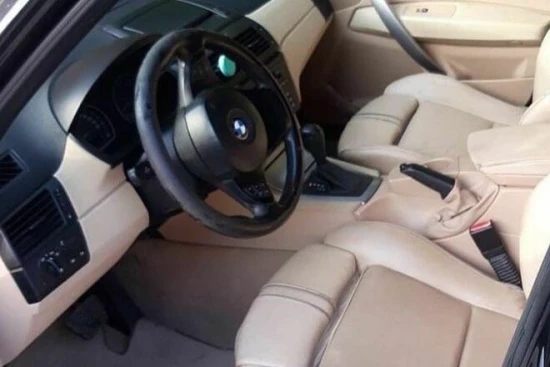 Alquila un 2006 BMW X3 en Tirana