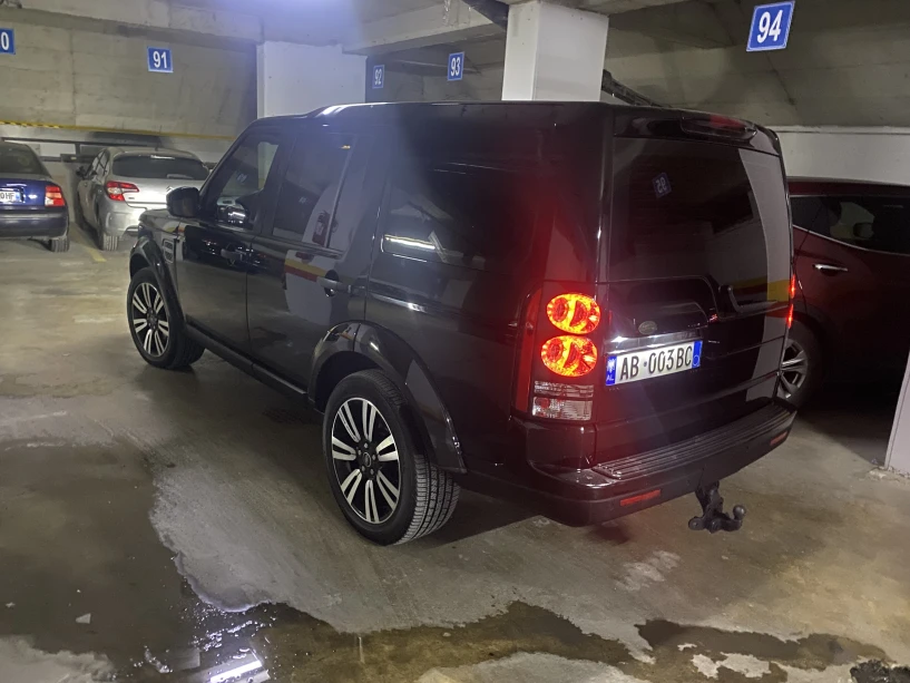 Noleggia un'auto a Tirana