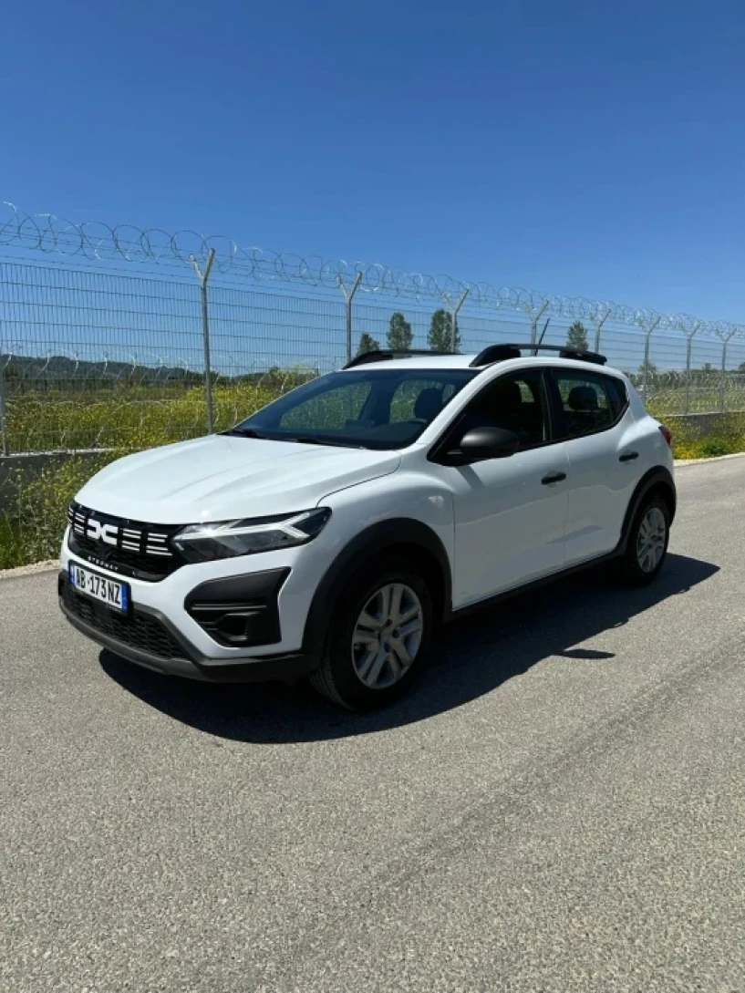 Noleggia un'auto a Tirana